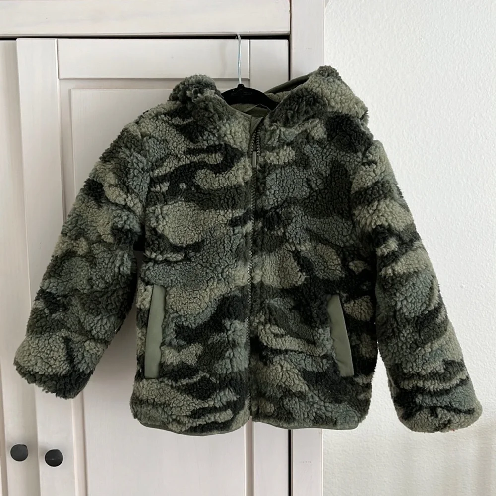Baby Gap (VGUC) | camo sherpa fleece lined hooded jacket coat
